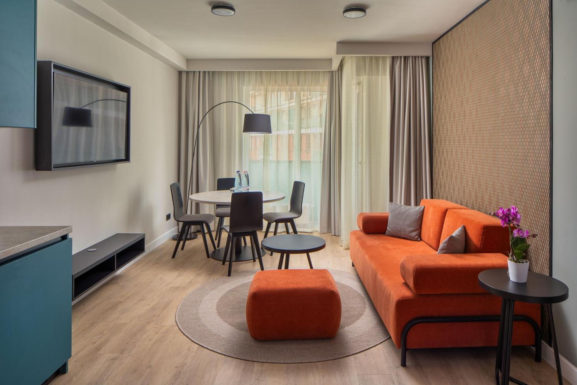 Escala & 4*