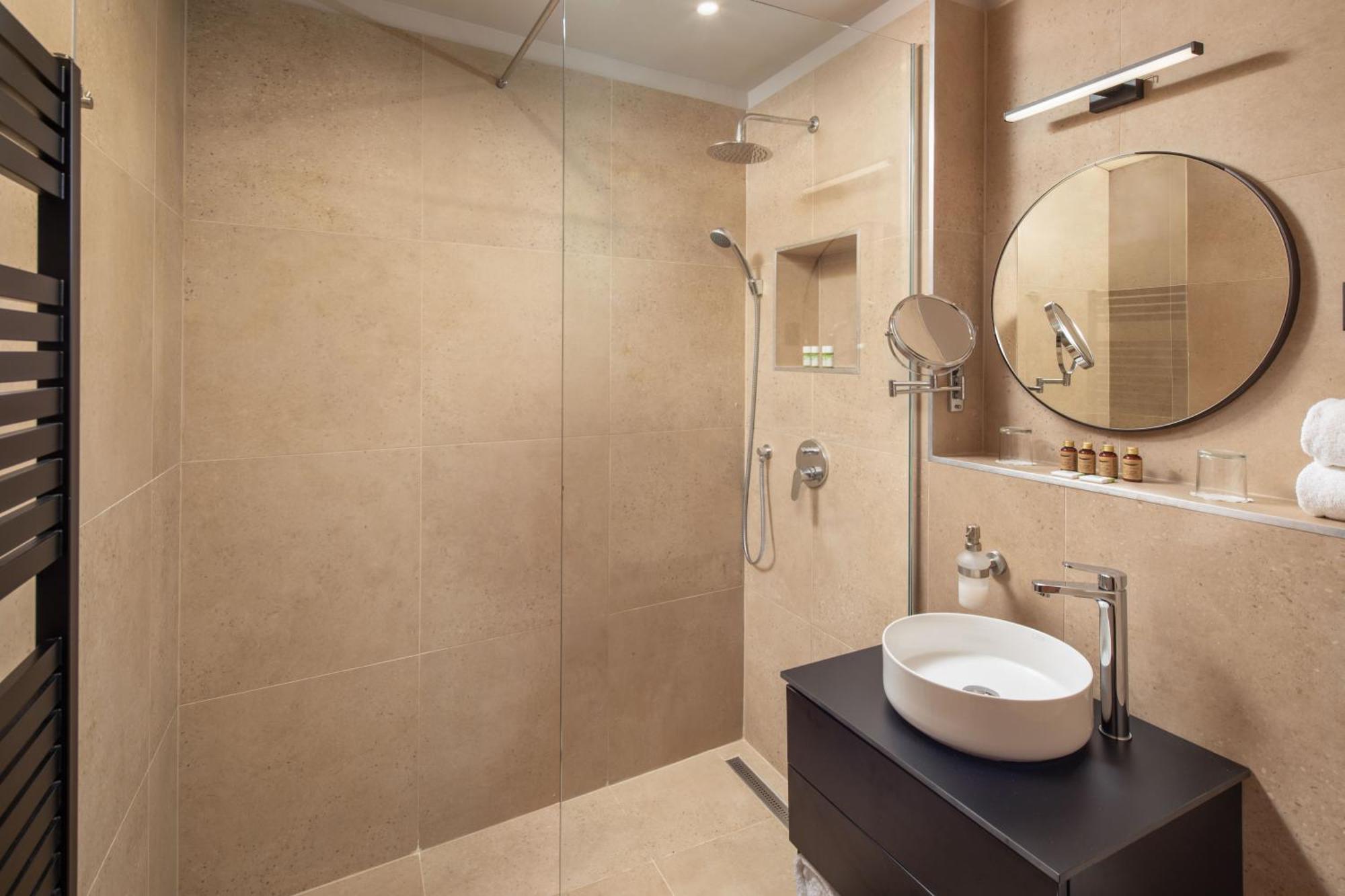 Escala & Hotel 4*