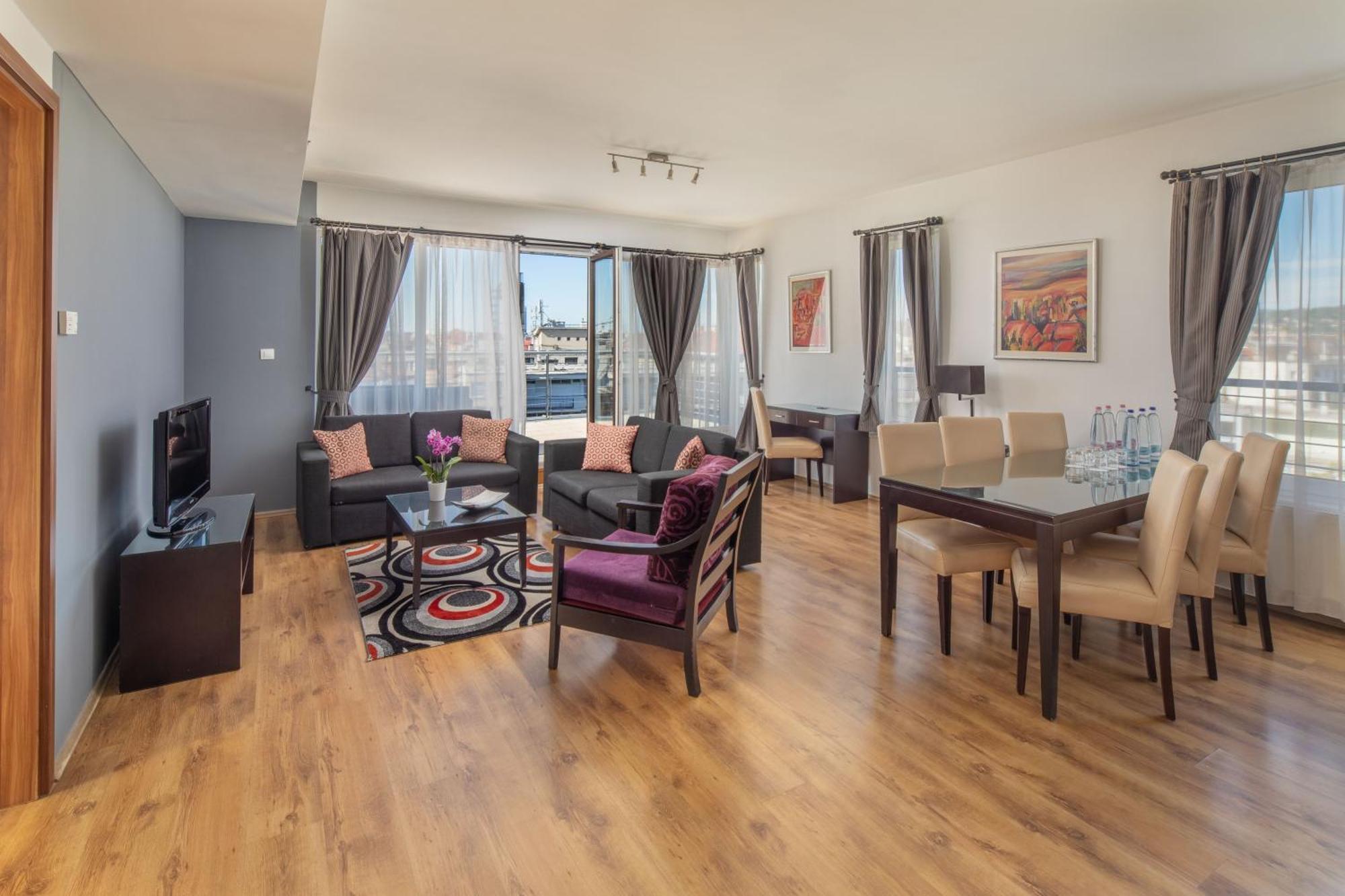 Escala & 4*