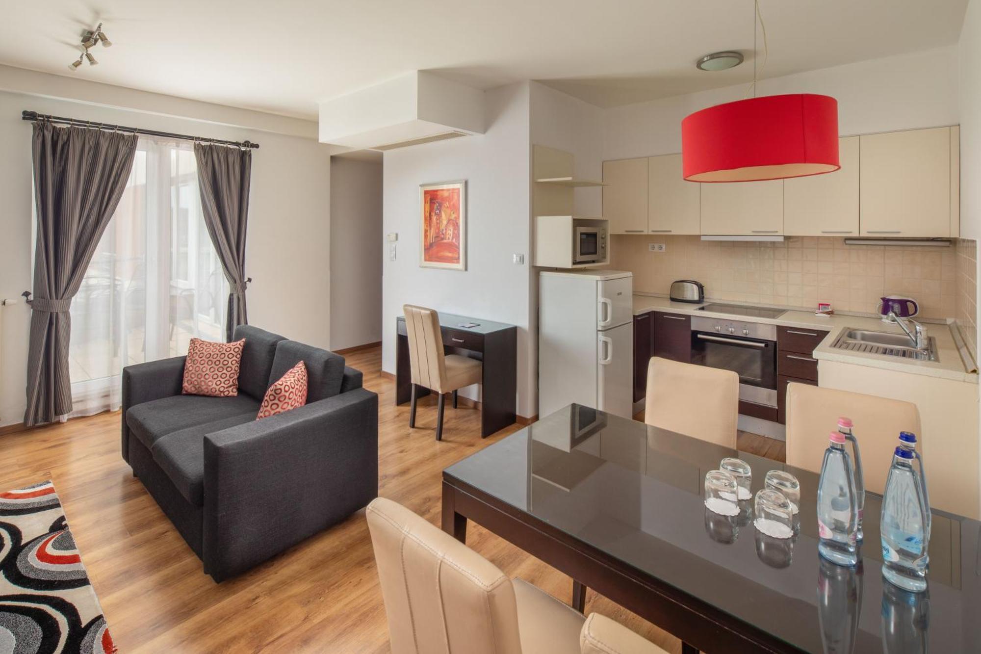 Escala & 4*