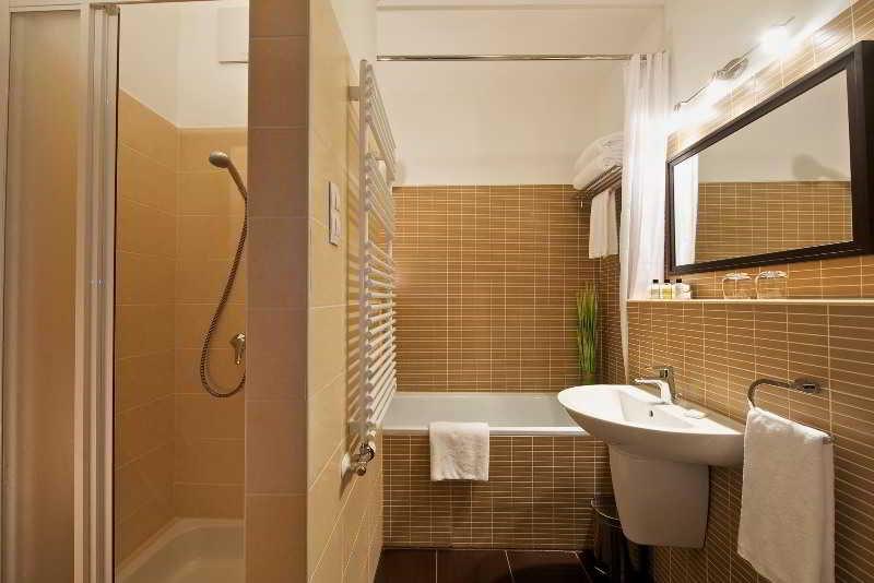 Escala & Hotel 4*
