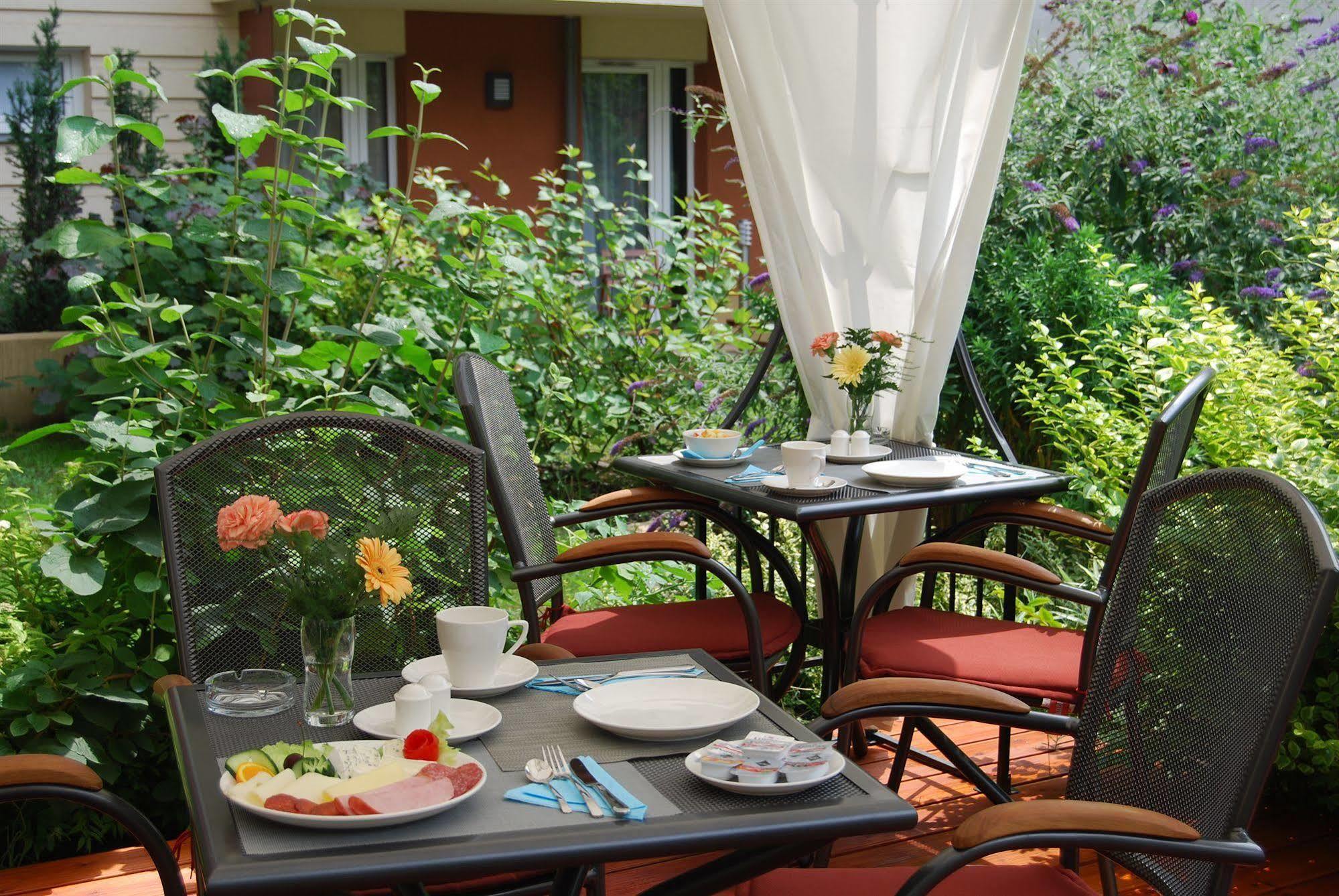Escala & Hotel 4*