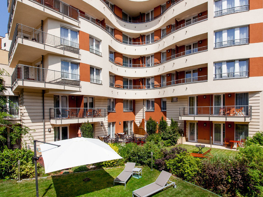 Escala & Hotel